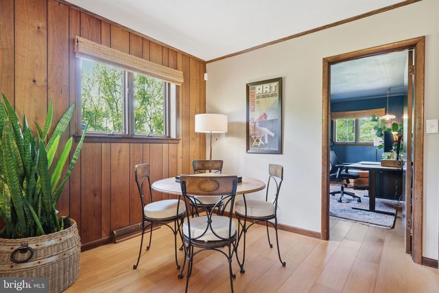 33 WOODHILL RD, Newtown, PA 18940