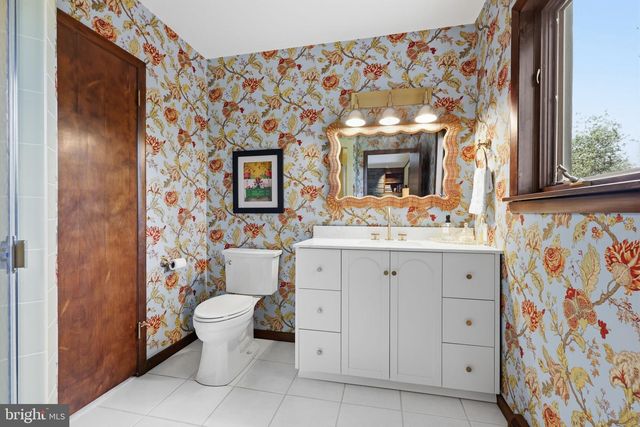 33 WOODHILL RD, Newtown, PA 18940
