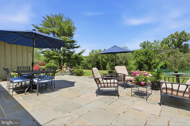 33 WOODHILL RD, Newtown, PA 18940