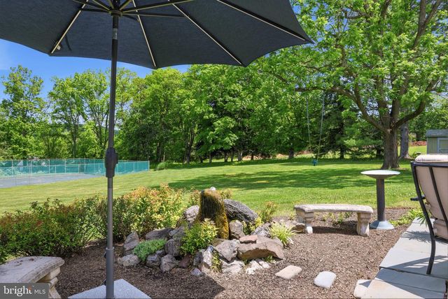 33 WOODHILL RD, Newtown, PA 18940
