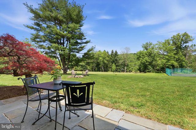 33 WOODHILL RD, Newtown, PA 18940