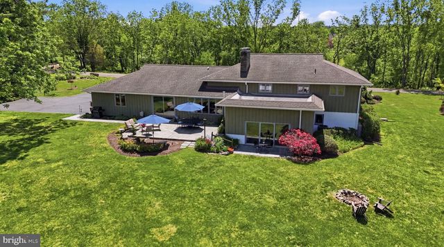 33 WOODHILL RD, Newtown, PA 18940