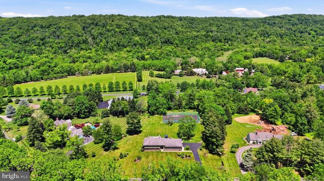 33 WOODHILL RD, Newtown, PA 18940