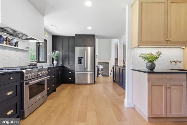33 WOODHILL RD, Newtown, PA 18940