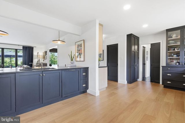 33 WOODHILL RD, Newtown, PA 18940