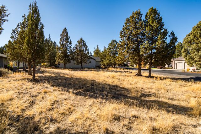 830 Willet Lane, Redmond, OR 97756
