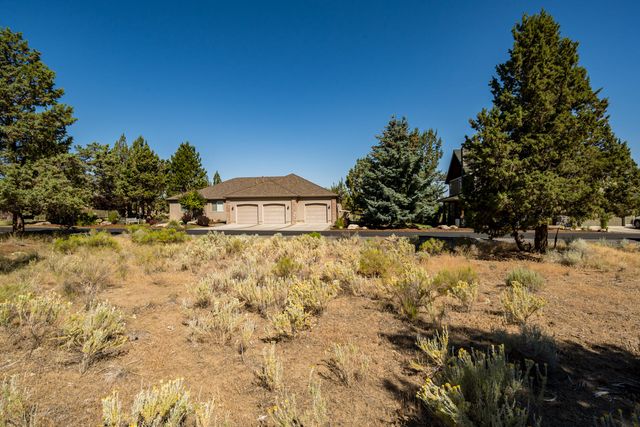 830 Willet Lane, Redmond, OR 97756