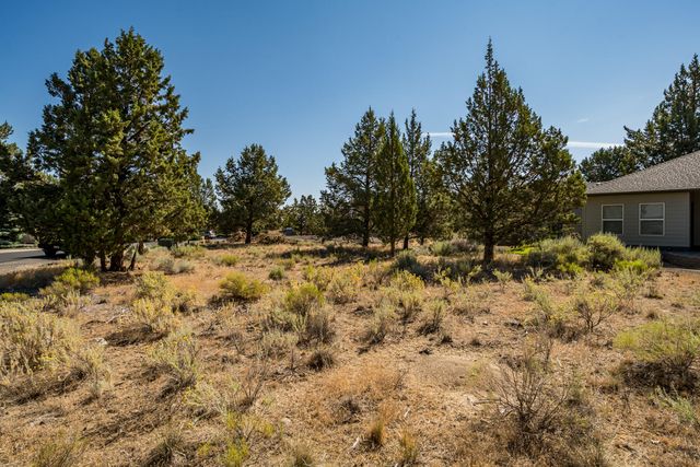 830 Willet Lane, Redmond, OR 97756