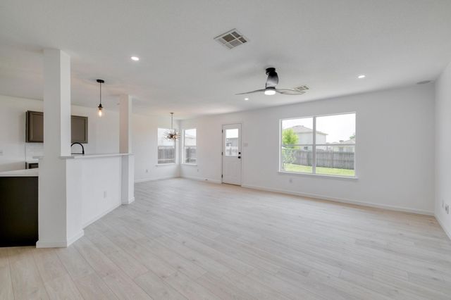 303 Flinn ST, Hutto, TX 78634