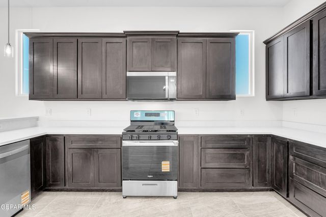 360 PLAZA BONITA Way, Clint, TX 79836