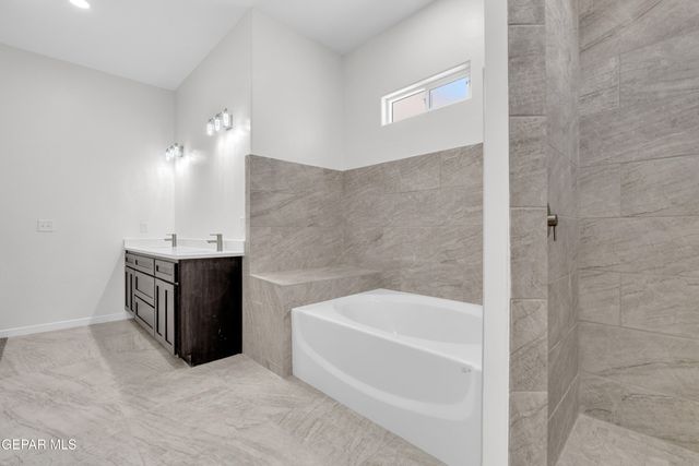 360 PLAZA BONITA Way, Clint, TX 79836