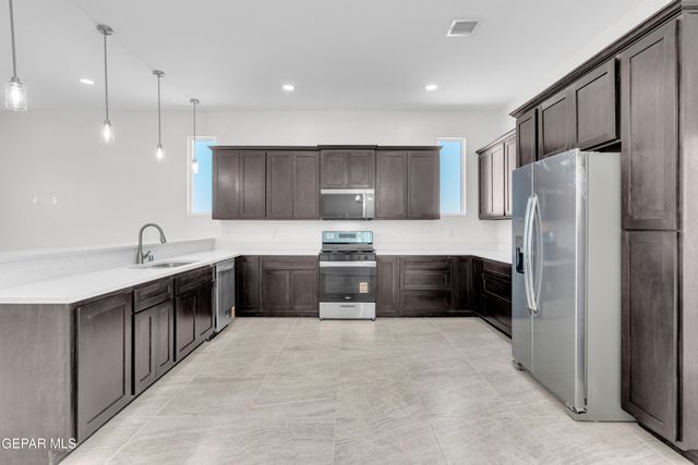 360 PLAZA BONITA Way, Clint, TX 79836