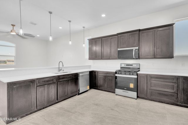 360 PLAZA BONITA Way, Clint, TX 79836
