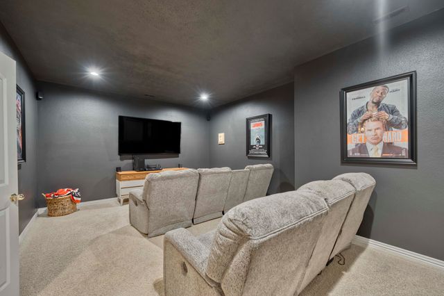 2328 S Celebration Avenue, Springfield, MO 65809