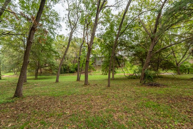 2328 S Celebration Avenue, Springfield, MO 65809