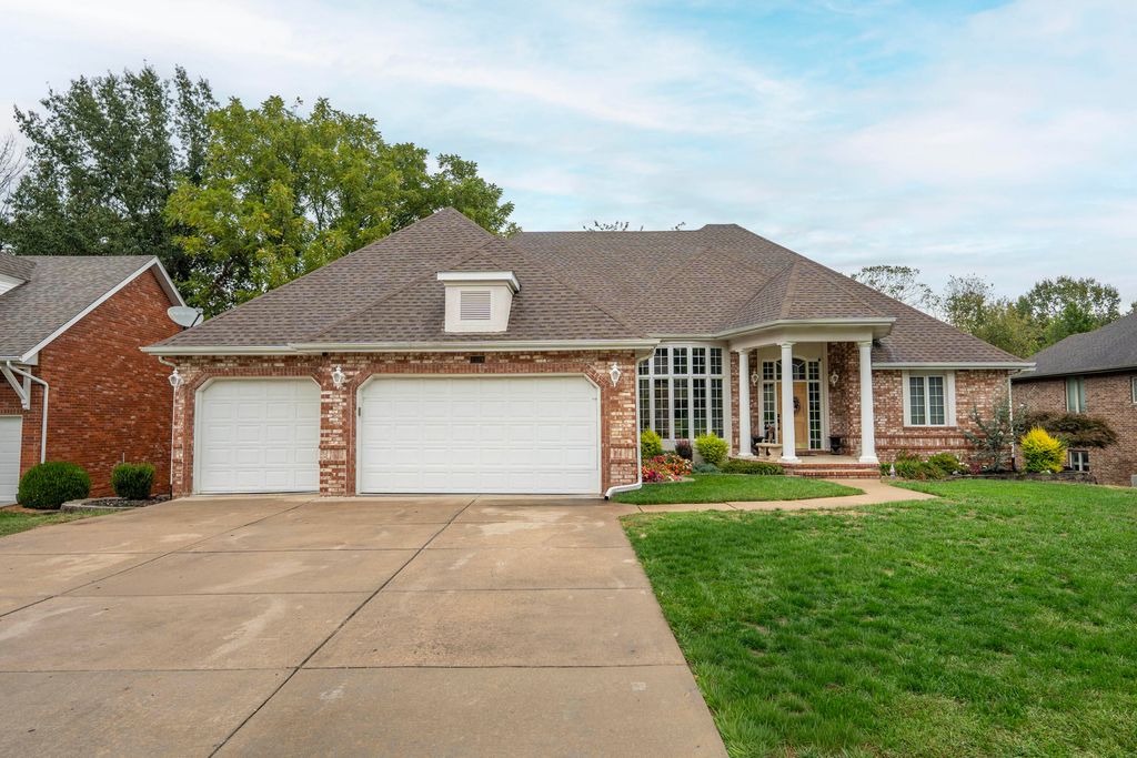 2328 S Celebration Avenue, Springfield, MO 65809