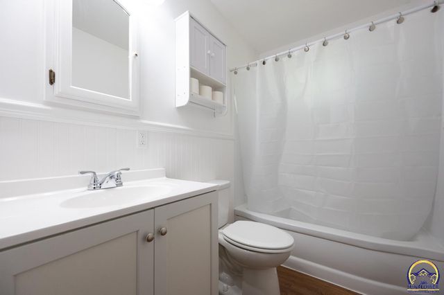 5218 SW 28th ST, Topeka, KS 66614