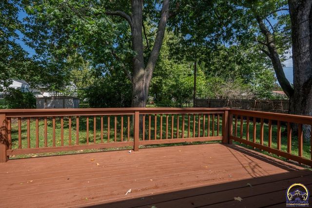 5218 SW 28th ST, Topeka, KS 66614