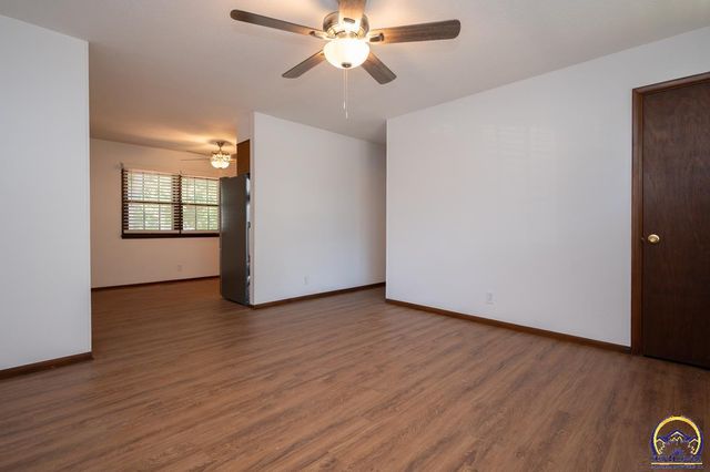 5218 SW 28th ST, Topeka, KS 66614