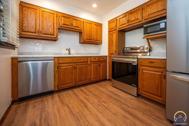 5218 SW 28th ST, Topeka, KS 66614