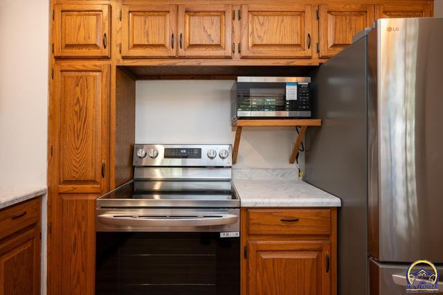 5218 SW 28th ST, Topeka, KS 66614