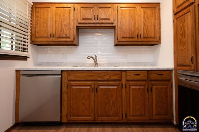 5218 SW 28th ST, Topeka, KS 66614