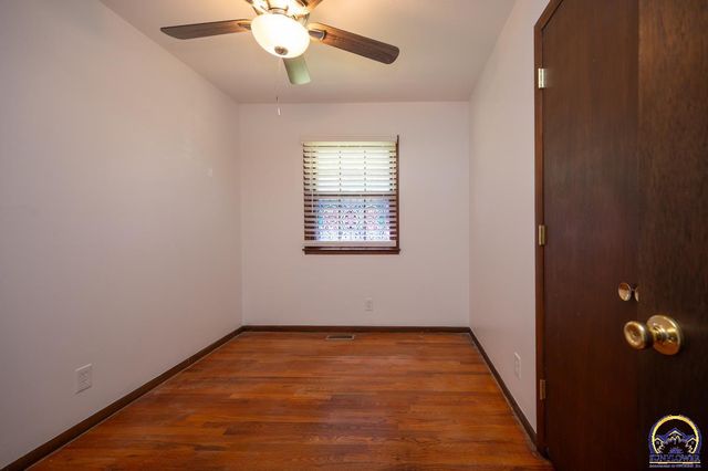 5218 SW 28th ST, Topeka, KS 66614