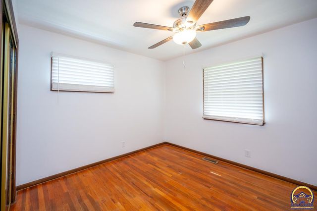 5218 SW 28th ST, Topeka, KS 66614