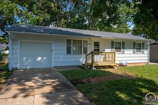 5218 SW 28th ST, Topeka, KS 66614