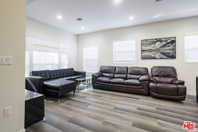 1475 W 22nd Street, Los Angeles, CA 90007