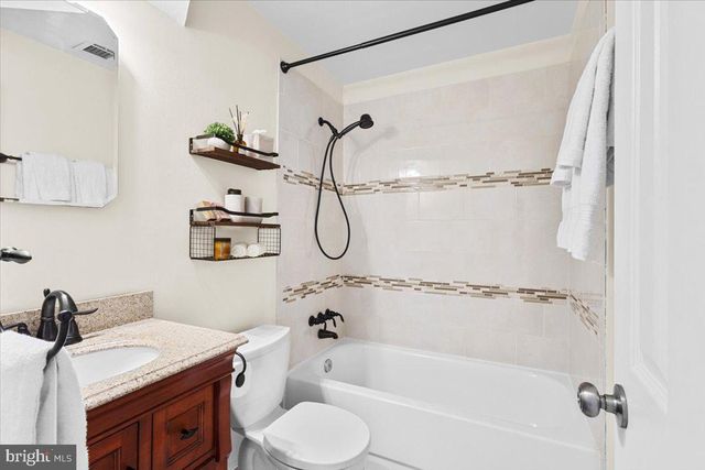 7702 NEWINGTON FOREST AVE, Springfield, VA 22153