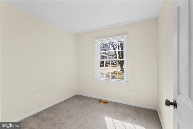 7702 NEWINGTON FOREST AVE, Springfield, VA 22153