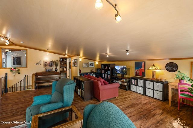 446 Hummingbird Dr, Sandpoint, ID 83864