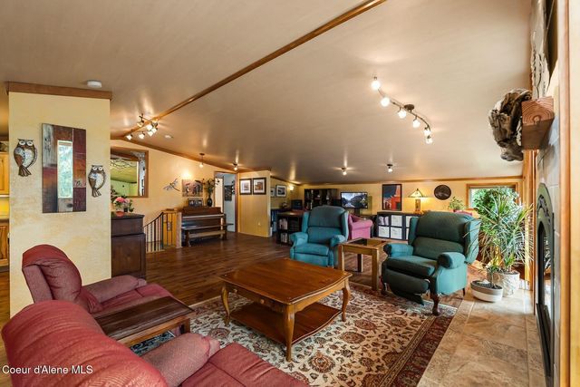 446 Hummingbird Dr, Sandpoint, ID 83864