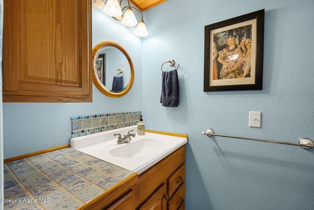 446 Hummingbird Dr, Sandpoint, ID 83864