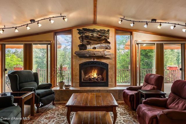 446 Hummingbird Dr, Sandpoint, ID 83864