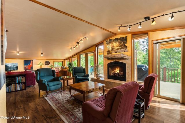 446 Hummingbird Dr, Sandpoint, ID 83864