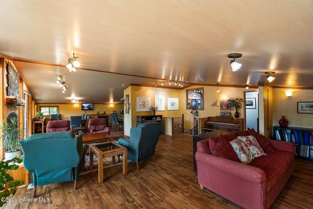 446 Hummingbird Dr, Sandpoint, ID 83864