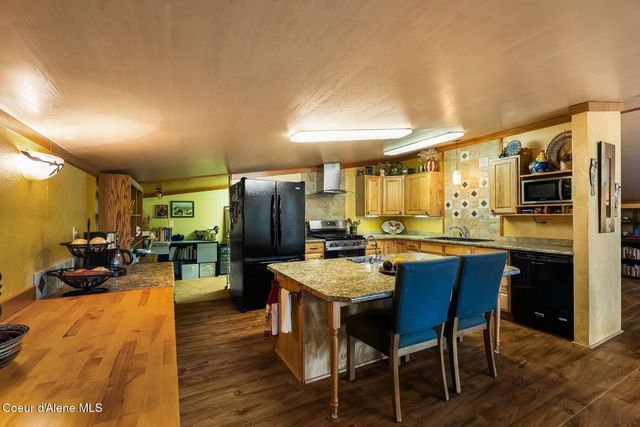 446 Hummingbird Dr, Sandpoint, ID 83864