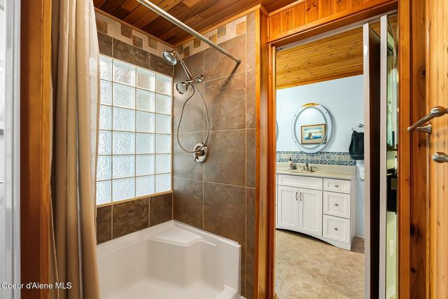 446 Hummingbird Dr, Sandpoint, ID 83864