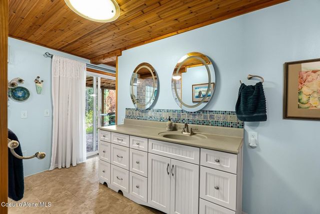 446 Hummingbird Dr, Sandpoint, ID 83864