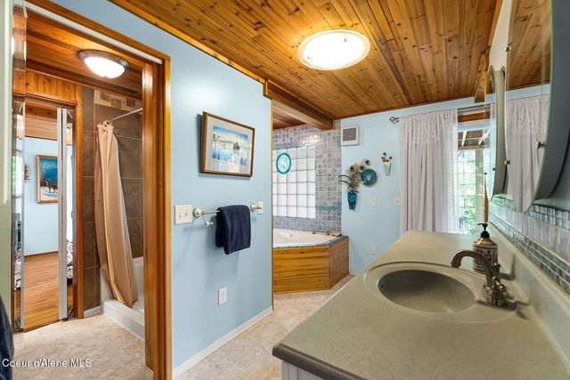 446 Hummingbird Dr, Sandpoint, ID 83864