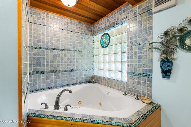 446 Hummingbird Dr, Sandpoint, ID 83864