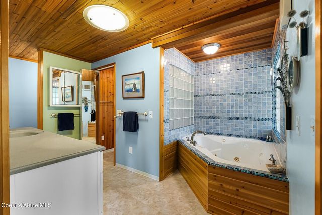 446 Hummingbird Dr, Sandpoint, ID 83864