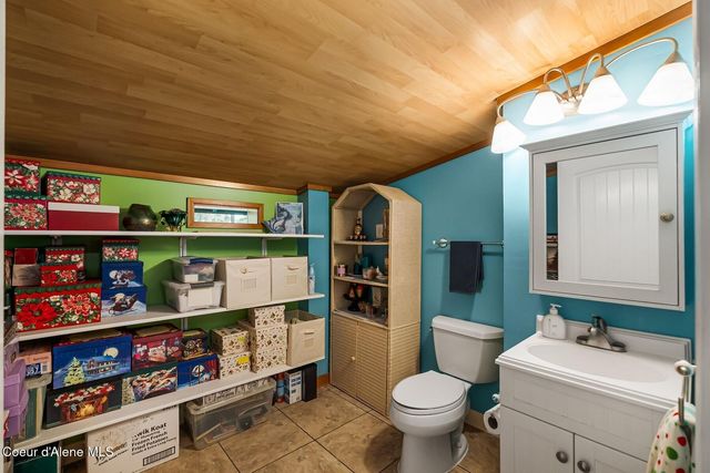 446 Hummingbird Dr, Sandpoint, ID 83864