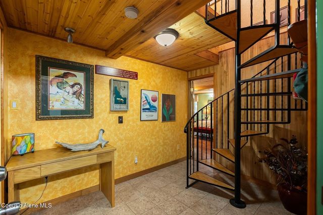 446 Hummingbird Dr, Sandpoint, ID 83864