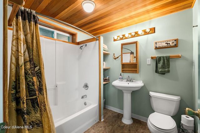 446 Hummingbird Dr, Sandpoint, ID 83864