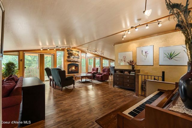 446 Hummingbird Dr, Sandpoint, ID 83864