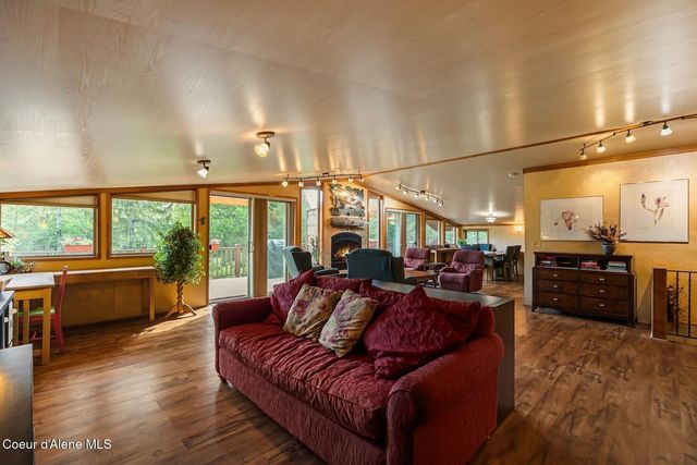 446 Hummingbird Dr, Sandpoint, ID 83864