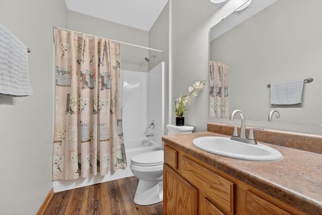 1631 Rolling Green DRIVE, Mount Pleasant, WI 53406